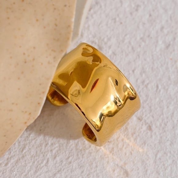 New Gold Hammered Wide Band Ring - Picture 8 of 13